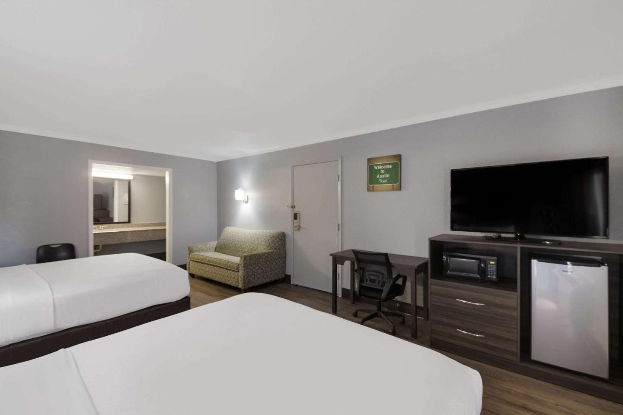 Econo Lodge Near The Domain - The Arboretum Остин Экстерьер фото