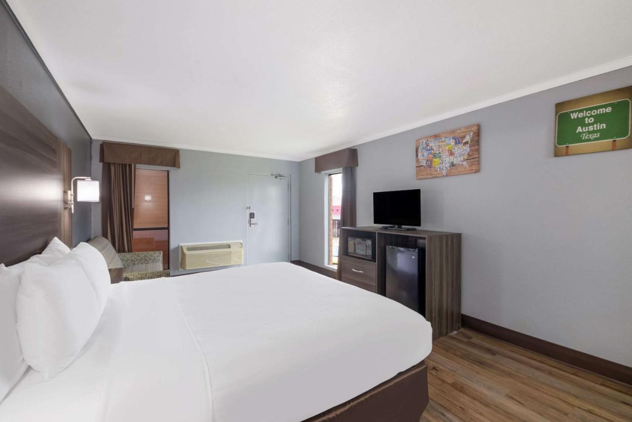 Econo Lodge Near The Domain - The Arboretum Остин Экстерьер фото