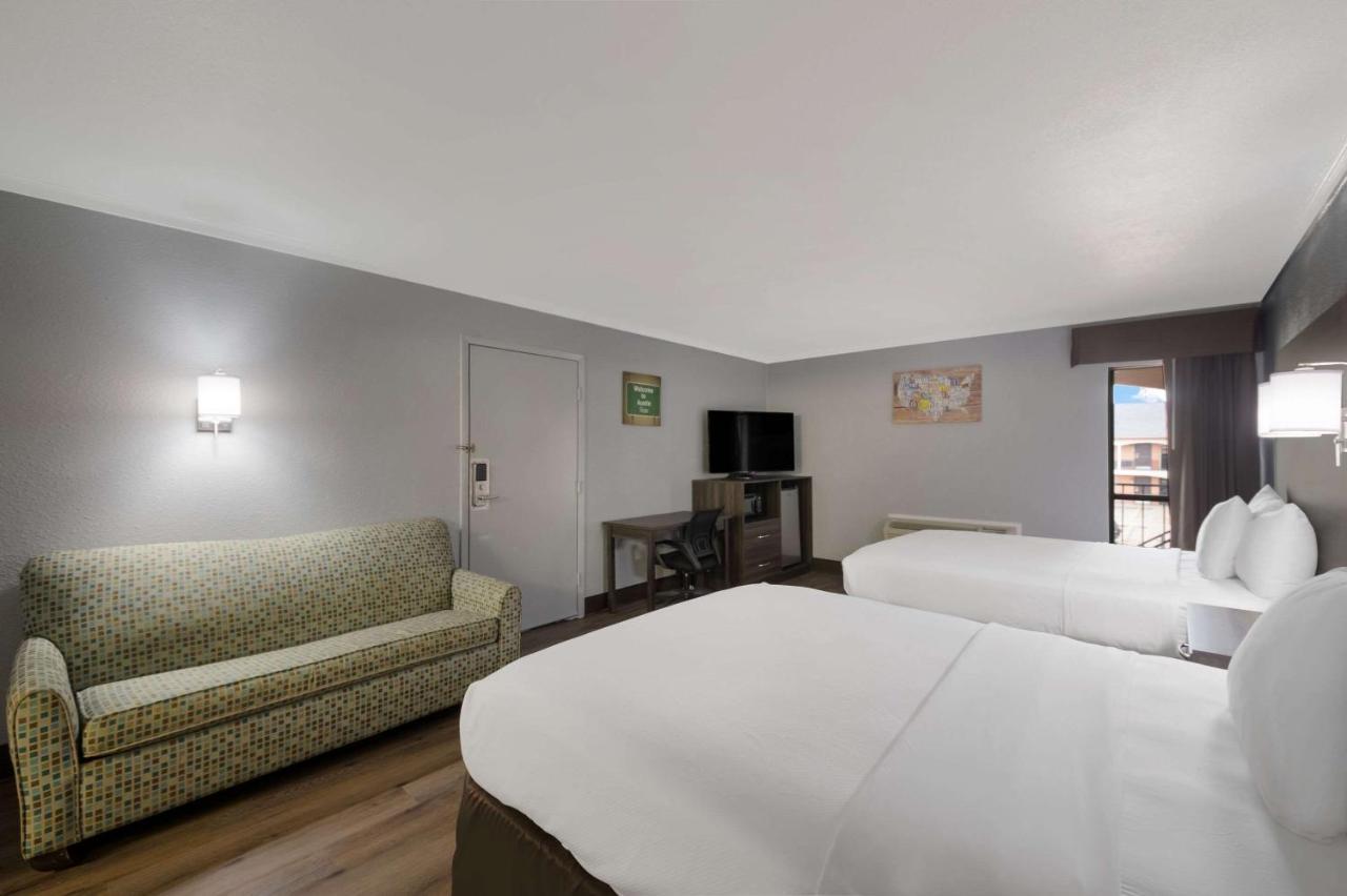Econo Lodge Near The Domain - The Arboretum Остин Экстерьер фото