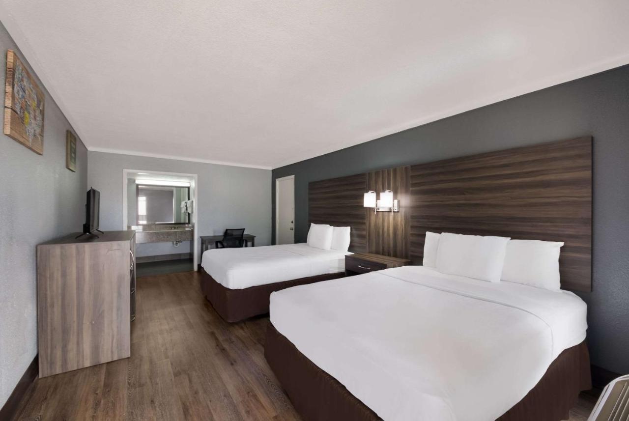 Econo Lodge Near The Domain - The Arboretum Остин Экстерьер фото